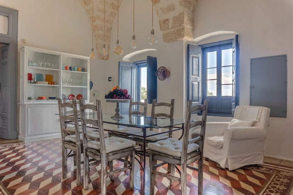 dimora-masseria-eccellenza-ostuni-fasano-camera-da-letto-padronale-sala-da-pranzo-03